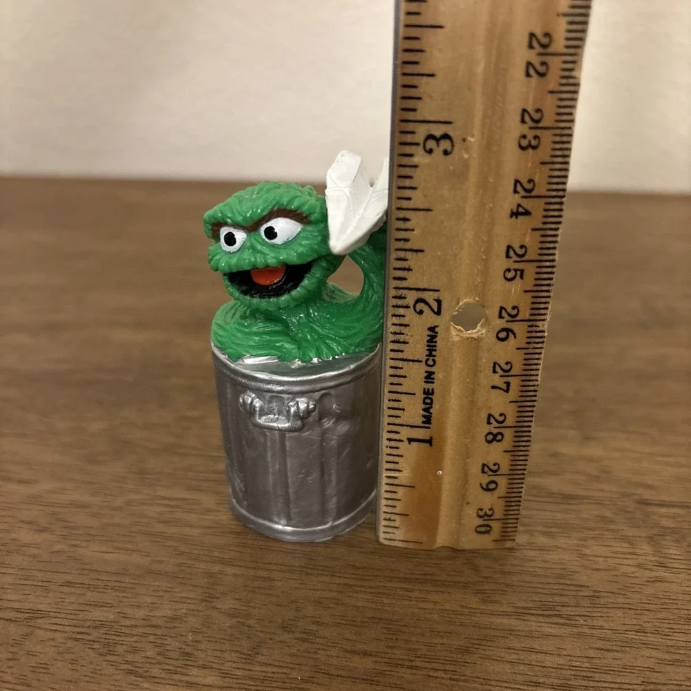 Vtg 80's Oscar THE GROUCH Paper Airplane 2.5